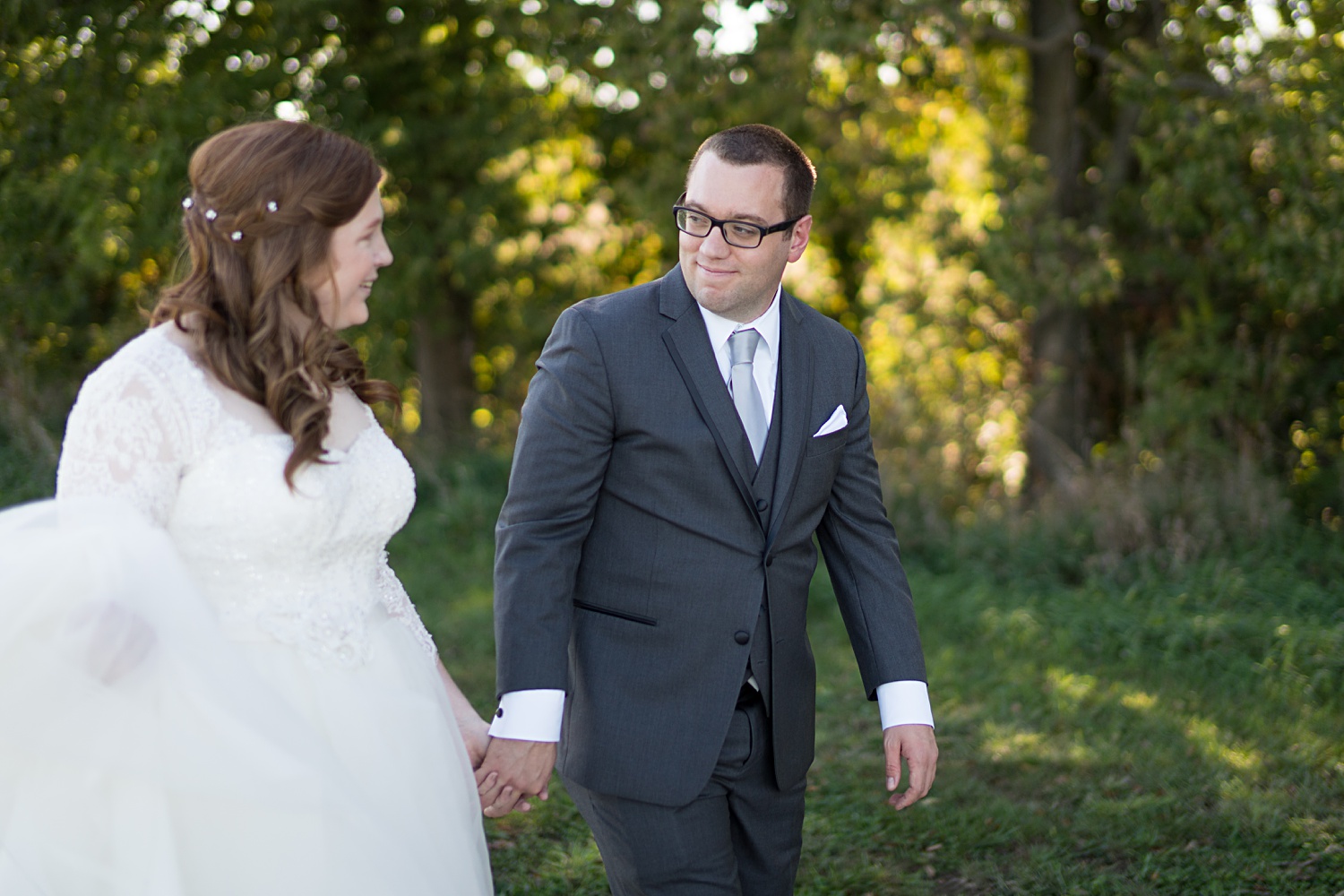 Weston-Red-Barn-Farm-Wedding-Couples-Photos-KC-Wedding-Photographer-Emily-Lynn-Photography