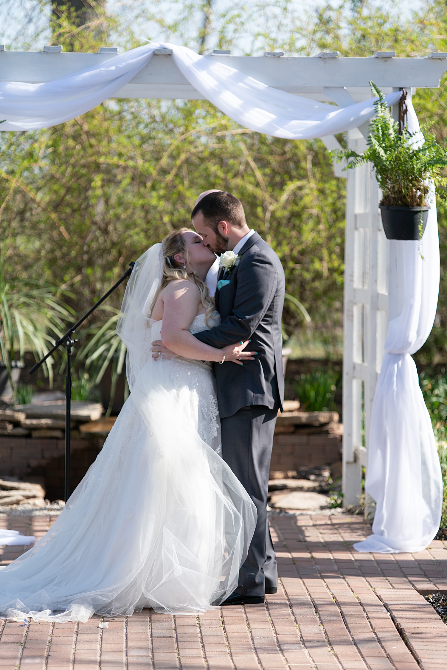 Outdoor-Ceremony-Photos-Victoria-Veranda-Country-Inn-Lawrence-Wedding-Photographer-Emily-Lynn-Photography