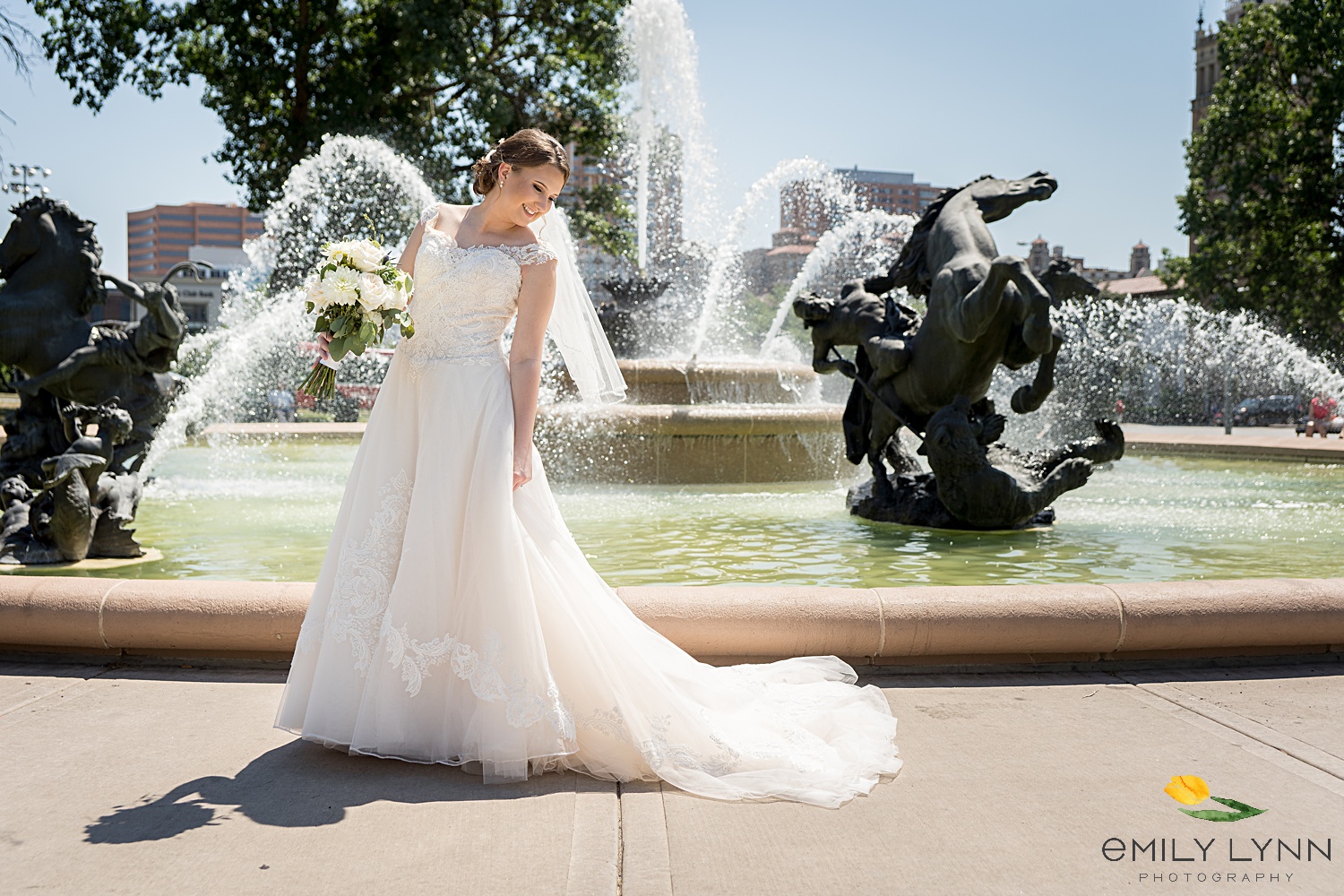 Bride-Solo-Photos-Plaza-Wedding-Photos-at-the-Fountain-Emily-Lynn-Photography_0079