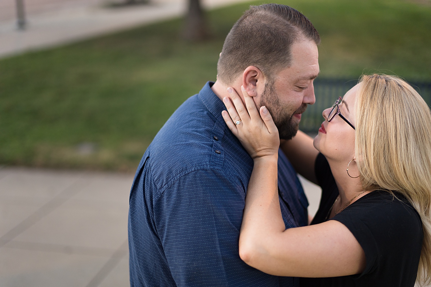 Midtown KC Engagement Photos-Kansas-City-Wedding-Photographer-Emily-Lynn-Photography